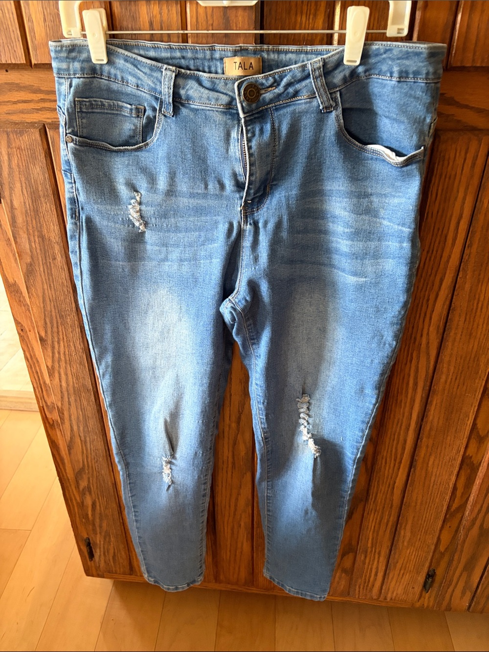 Women's Light Blue Distressed Skinny Jeans
Size 12 TALA